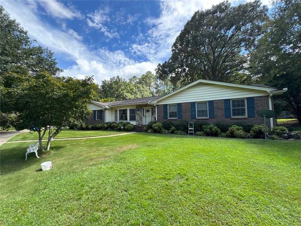 115 Ginger Cake Dr., Fayetteville, GA 30214