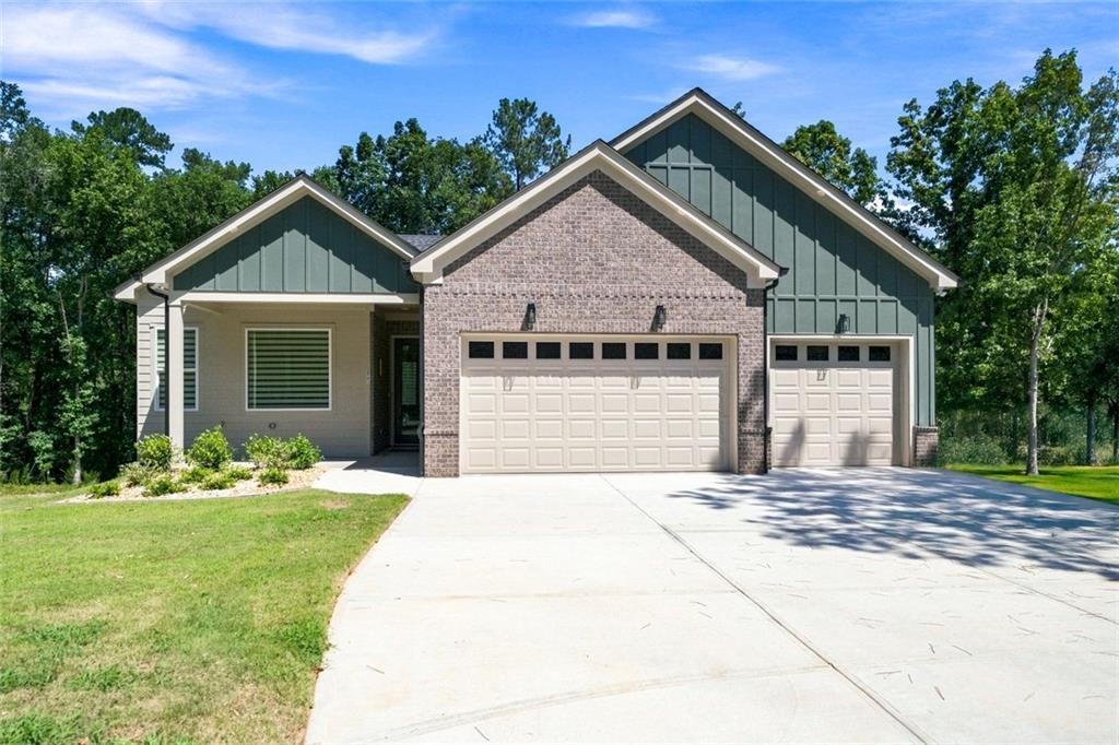 2541 Aniki Bee Dr., Monroe, GA 30656