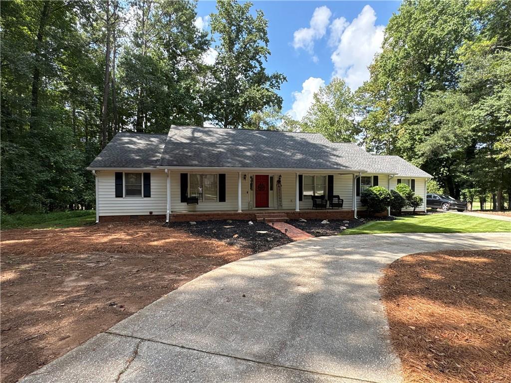 37 Stonehaven Dr., Newnan, GA 30265
