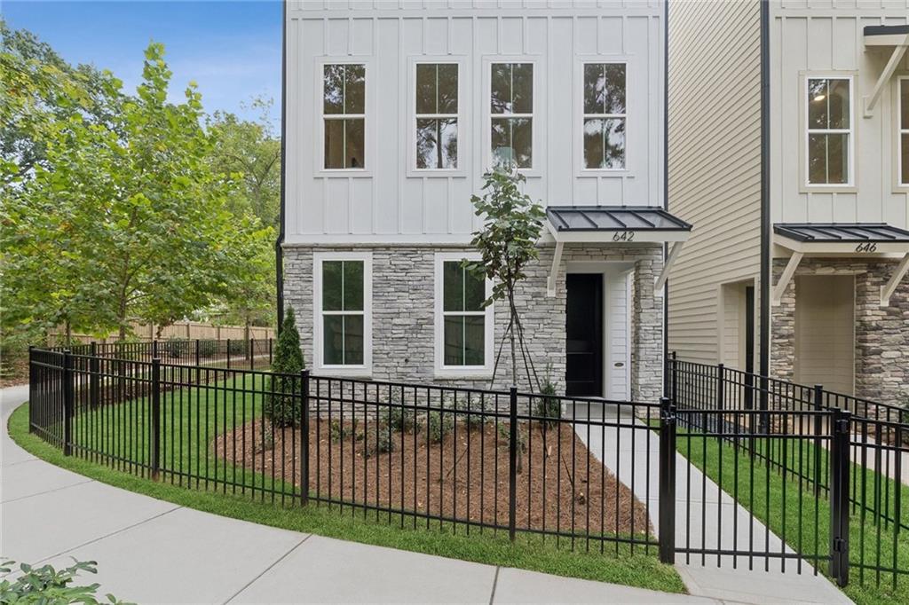 642 Memphis Dr., Scottdale, GA 30079