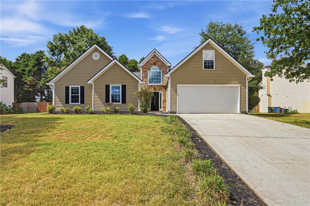 3641 Coveside Ct., Loganville, GA 30052