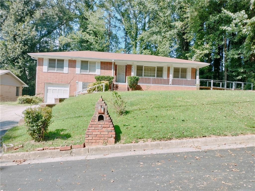 2641 Hedgewood Ln., Atlanta, GA 30311