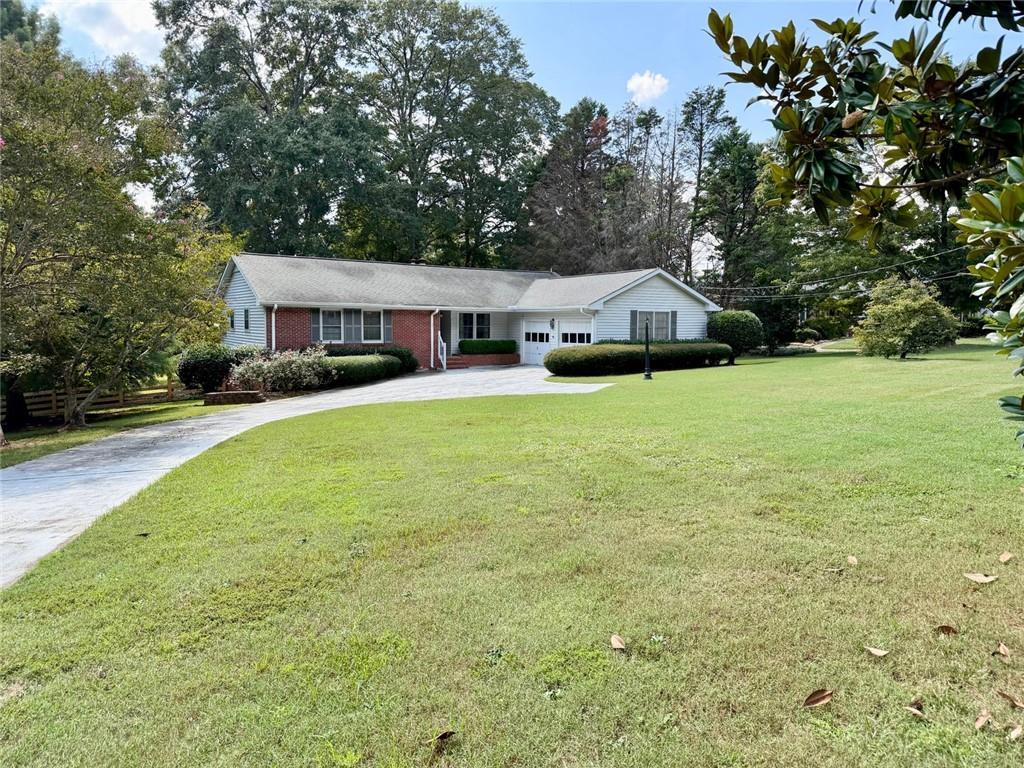 5 Plantation Cir., Carrollton, GA 30117