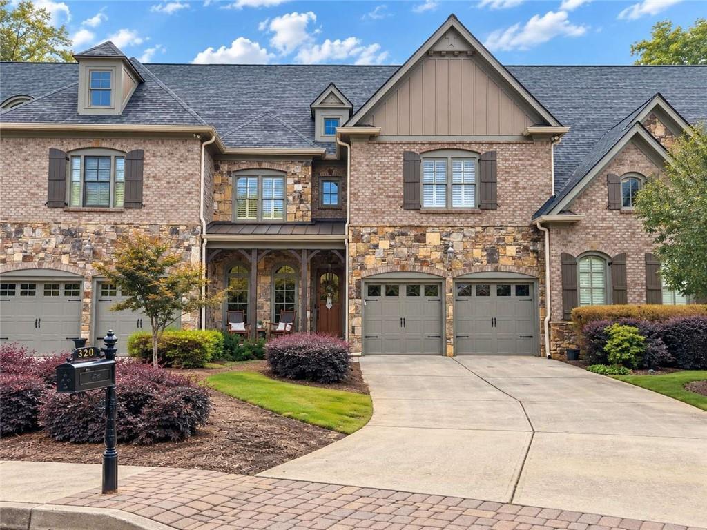 320 Wisteria Cir., Roswell, GA 30076