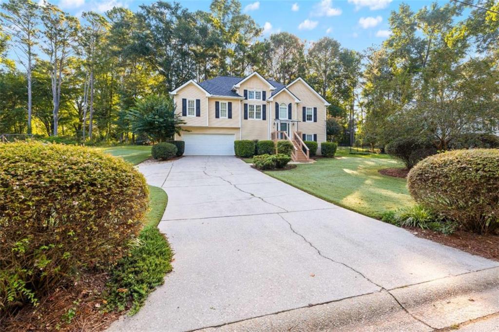 54 Wooddale Ln., Carrollton, GA 30117