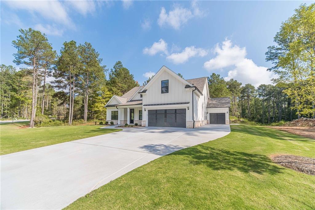 857 Bessie Ct., Loganville, GA 30053