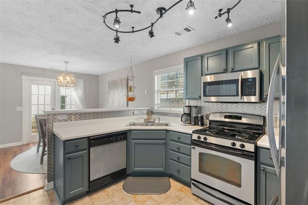 1061 Daventry Crossing, Woodstock, GA 30188