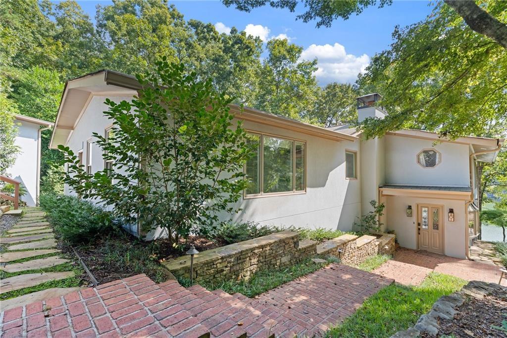 594 Hilltop Ln., Berkeley Lake, GA 30096
