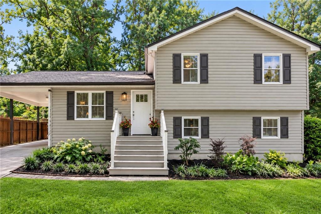 105 Stone Wood Ln., Lawrenceville, GA 30046
