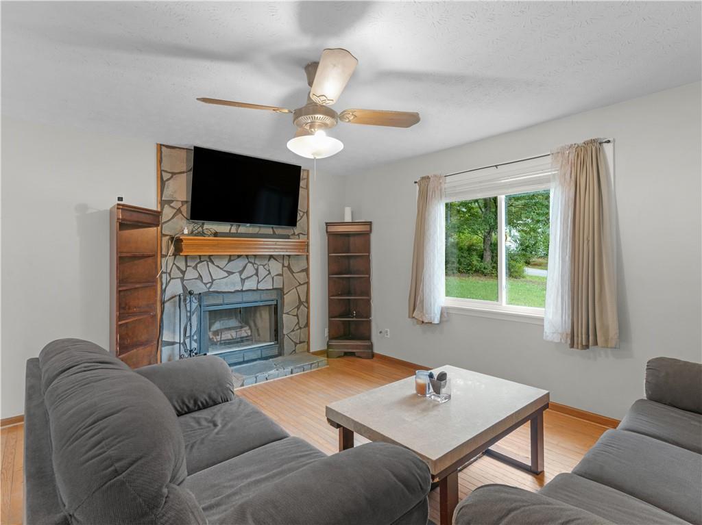 2065 Gum Creek Ln., Loganville, GA 30052