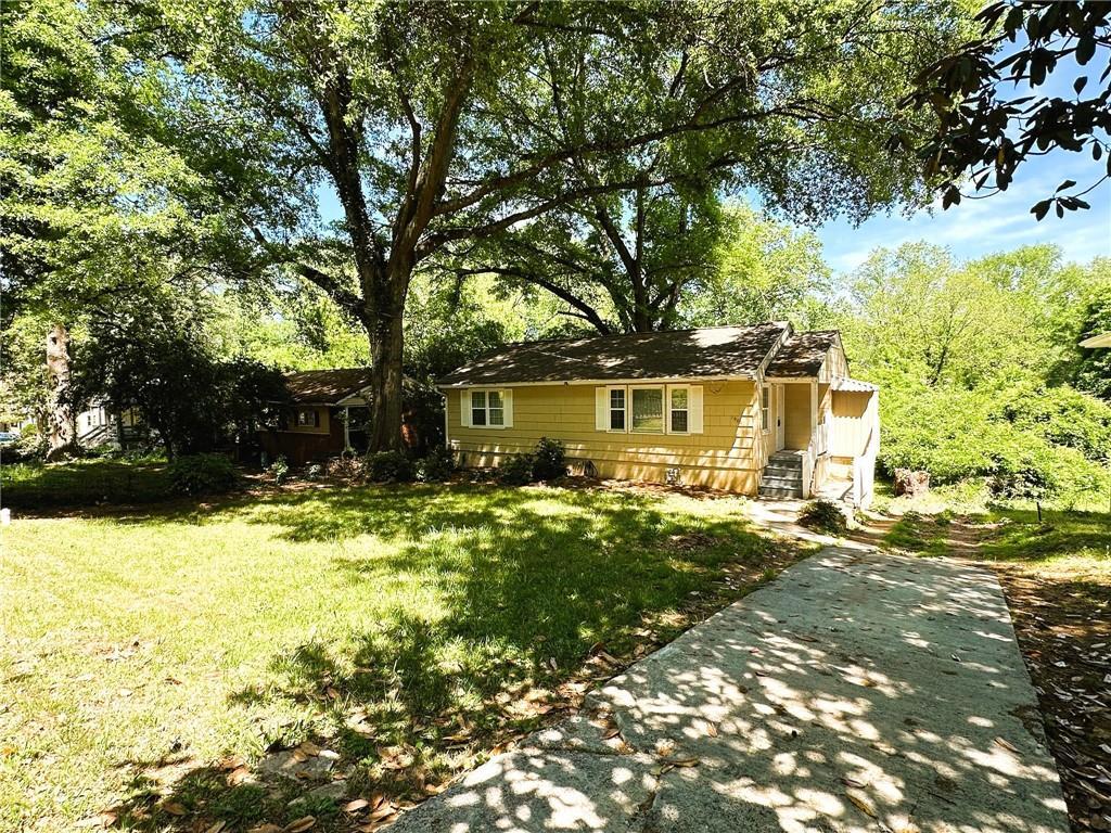 1900 Meadow Ln., Decatur, GA 30032