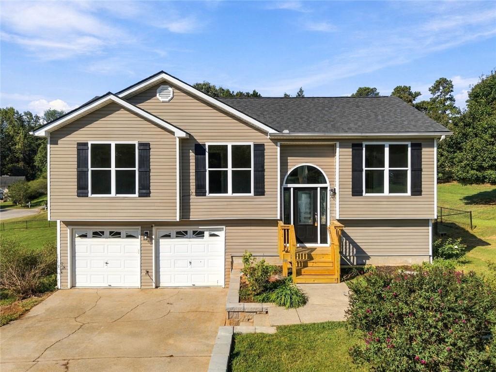 6035 Daffodil Dr., Flowery Branch, GA 30542