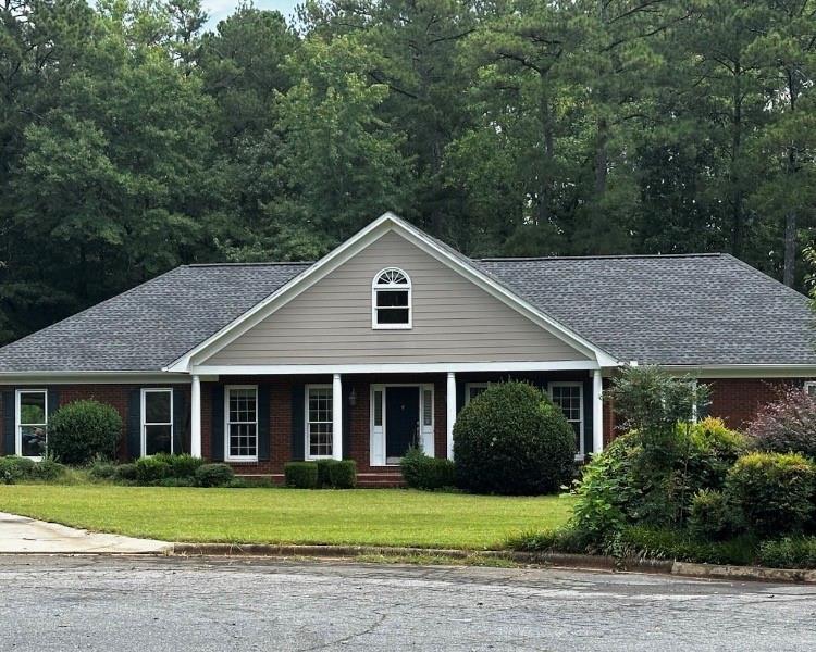 560 Saddle Crest Dr., Roswell, GA 30075