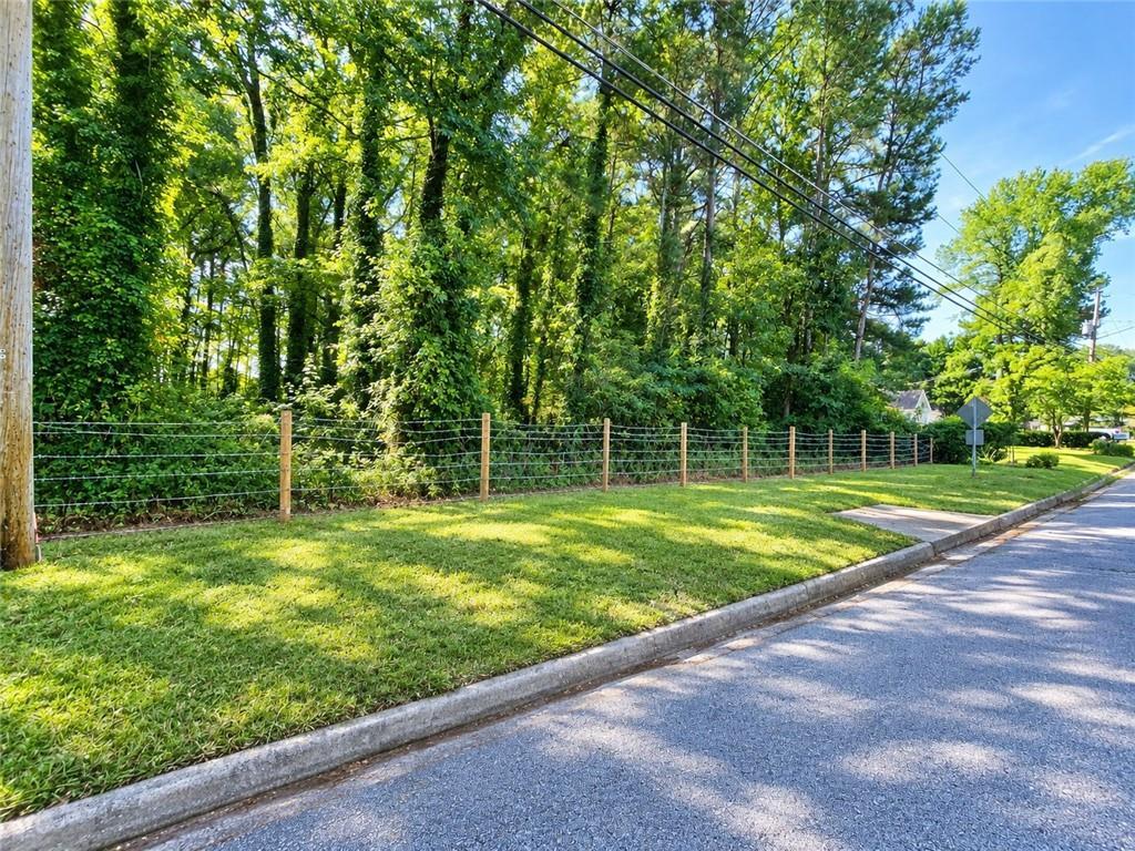 1680 Rose Garden Ln., Loganville, GA 30052