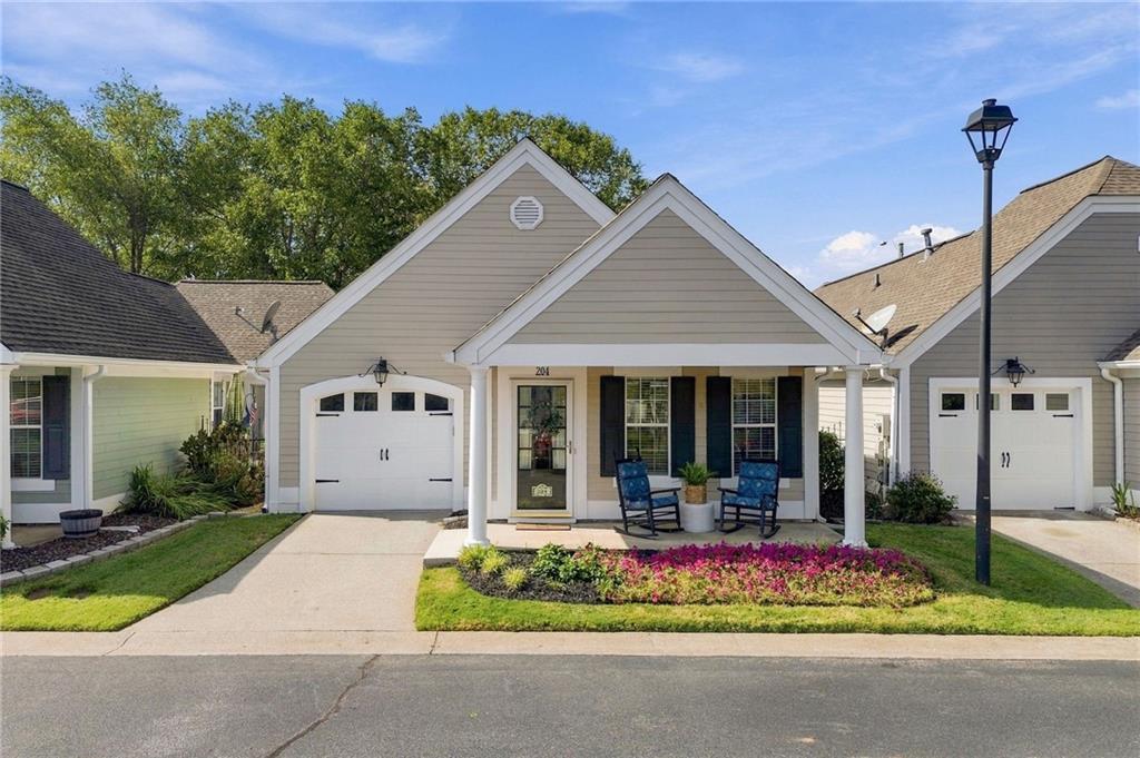 204 Rose Cottage Dr., Woodstock, GA 30189