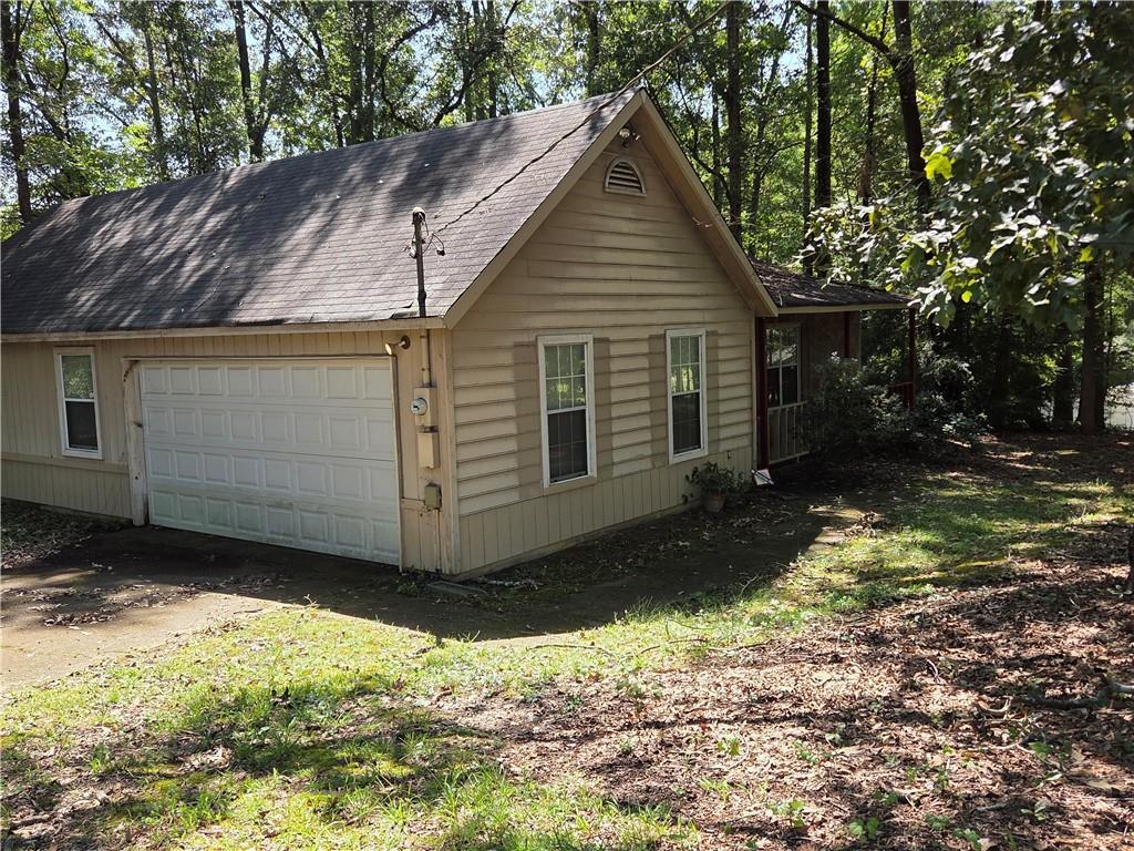 1916 Woods Ct., Riverdale, GA 30296
