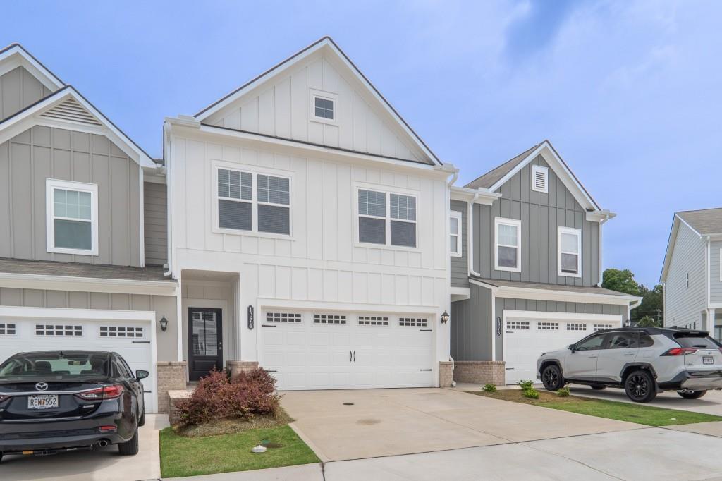 1074 Chastain Dr., Sugar Hill, GA 30518