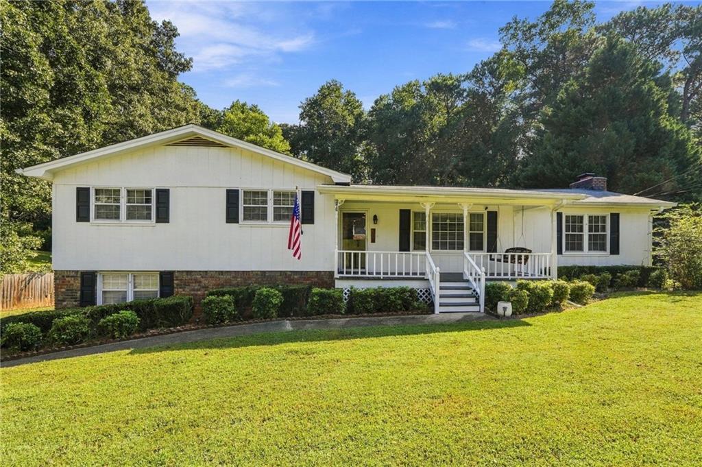 218 King Arthur Dr., Woodstock, GA 30189