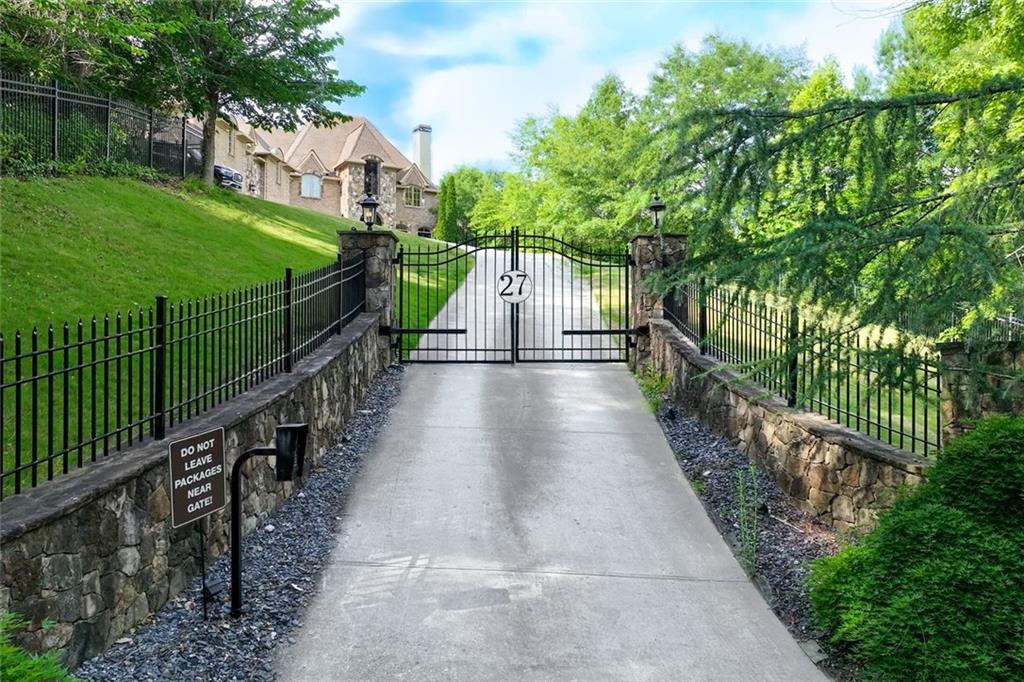 453 Londonberry Rd., Atlanta, GA 30327