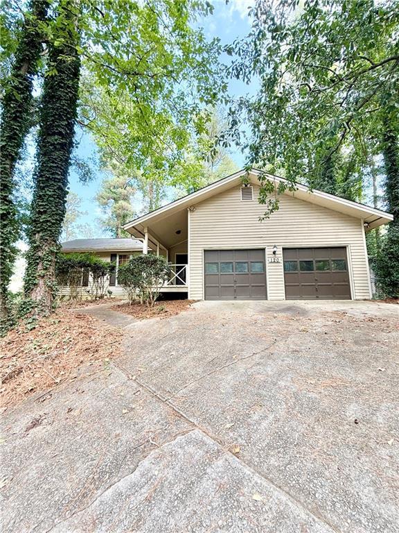 120 Wilhelmina Dr., Ellenwood, GA 30294