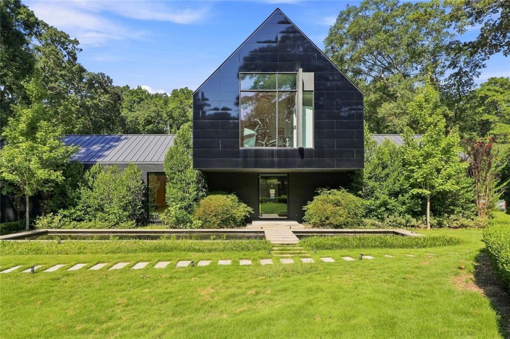 2716 Ridgewood Rd., Atlanta, GA 30327