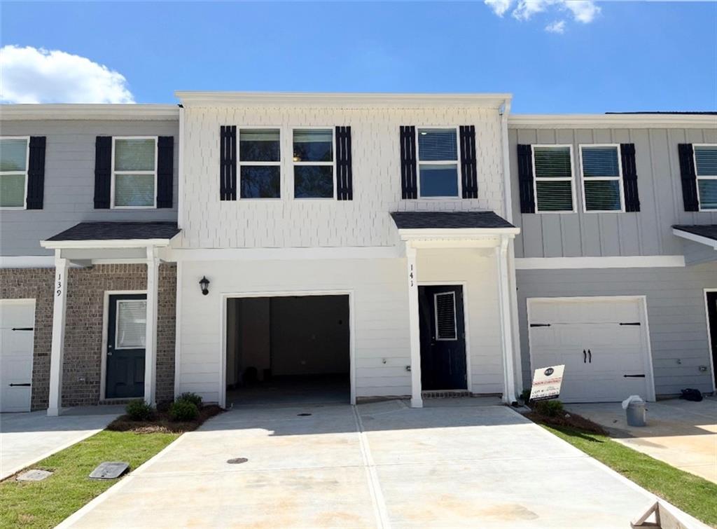 141 Village Green Dr., Adairsville, GA 30103