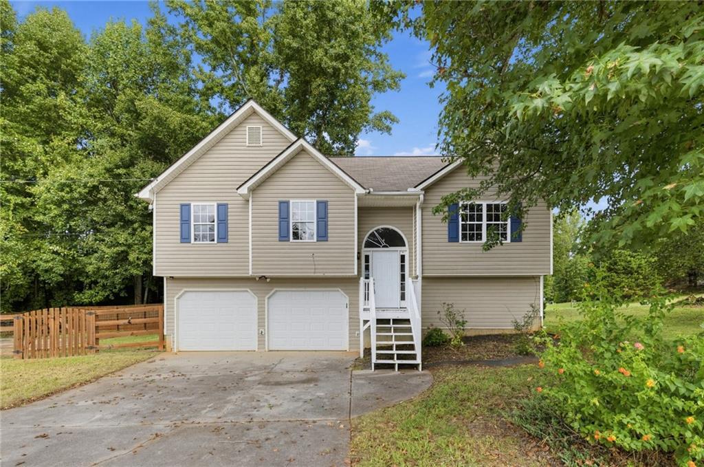 23 Shadow Ridge Dr., Dallas, GA 30157