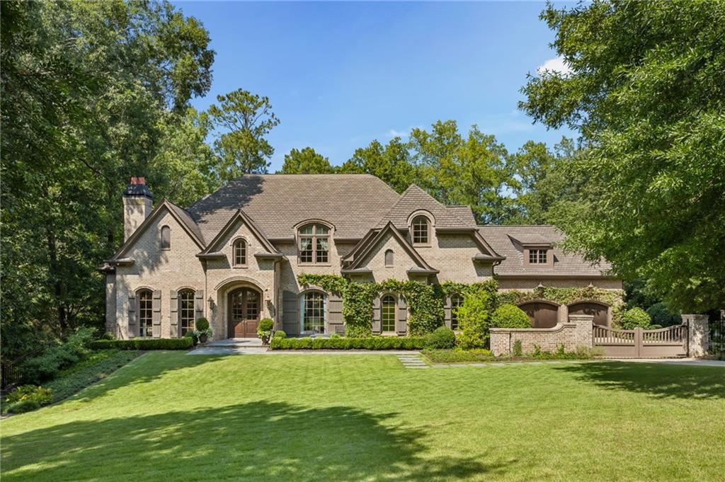 405 Kenbrook Dr., Sandy Springs, GA 30327