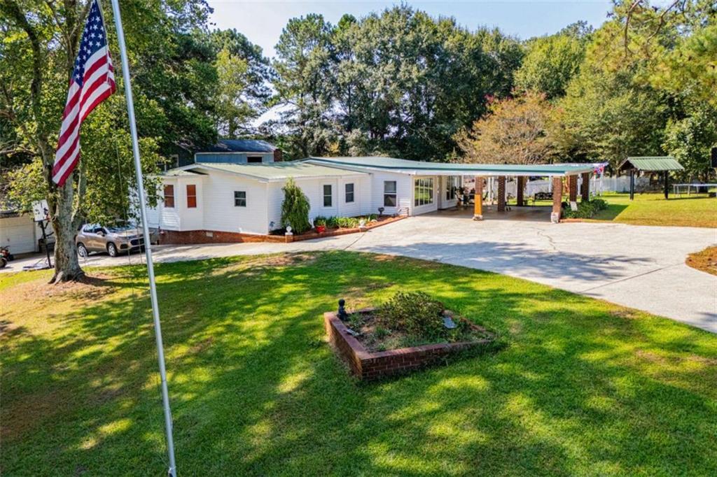 2074 Roopville Veal Rd., Roopville, GA 30170