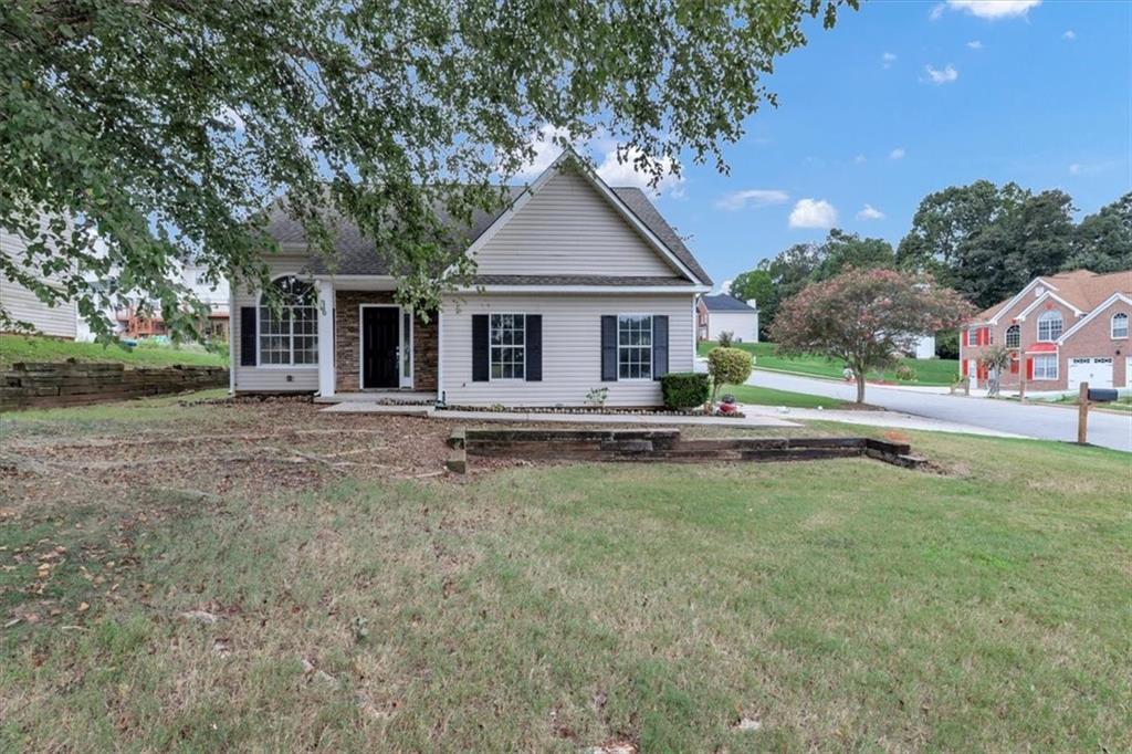 110 Carriage Lake Dr., Stockbridge, GA 30281