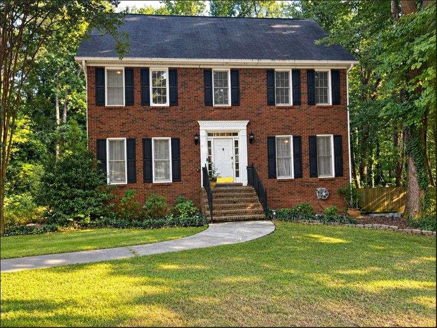 2711 Lochraven Ct., Snellville, GA 30039