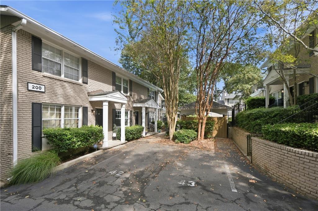 2232 Dunseath Ave. #203, Atlanta, GA 30318