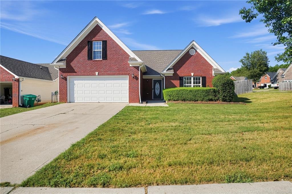 1512 Queen Elizabeth Dr., Locust Grove, GA 30248