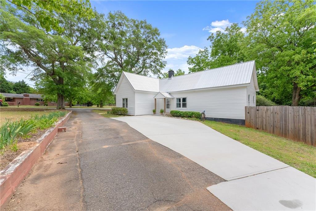 1519 New Hope Church Rd., Loganville, GA 30052