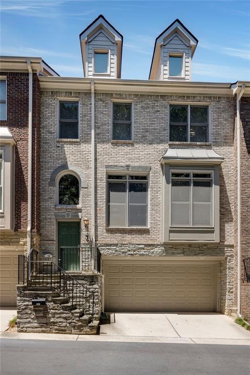 5561 Julian Pl., Atlanta, GA 30342