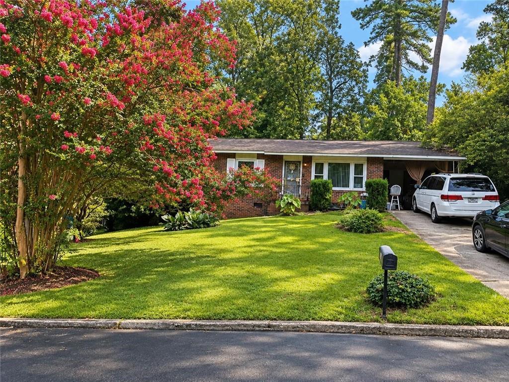 127 Ellendale Ln., Atlanta, GA 30318