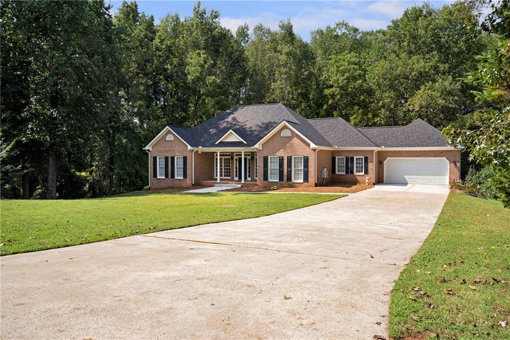 759 Stoneview Dr., Hoschton, GA 30548