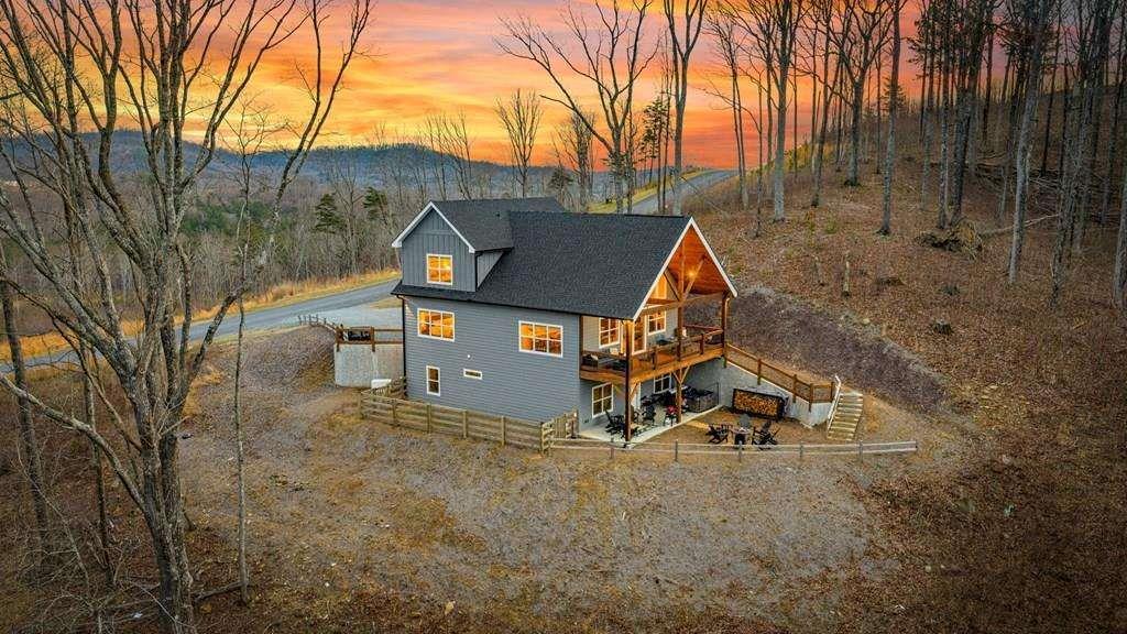 1016 Twisted Oak Rd., Talking Rock, GA 30175