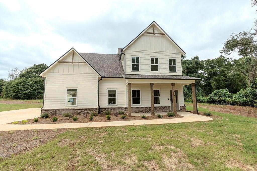 328 Races Rd., Hoschton, GA 30548