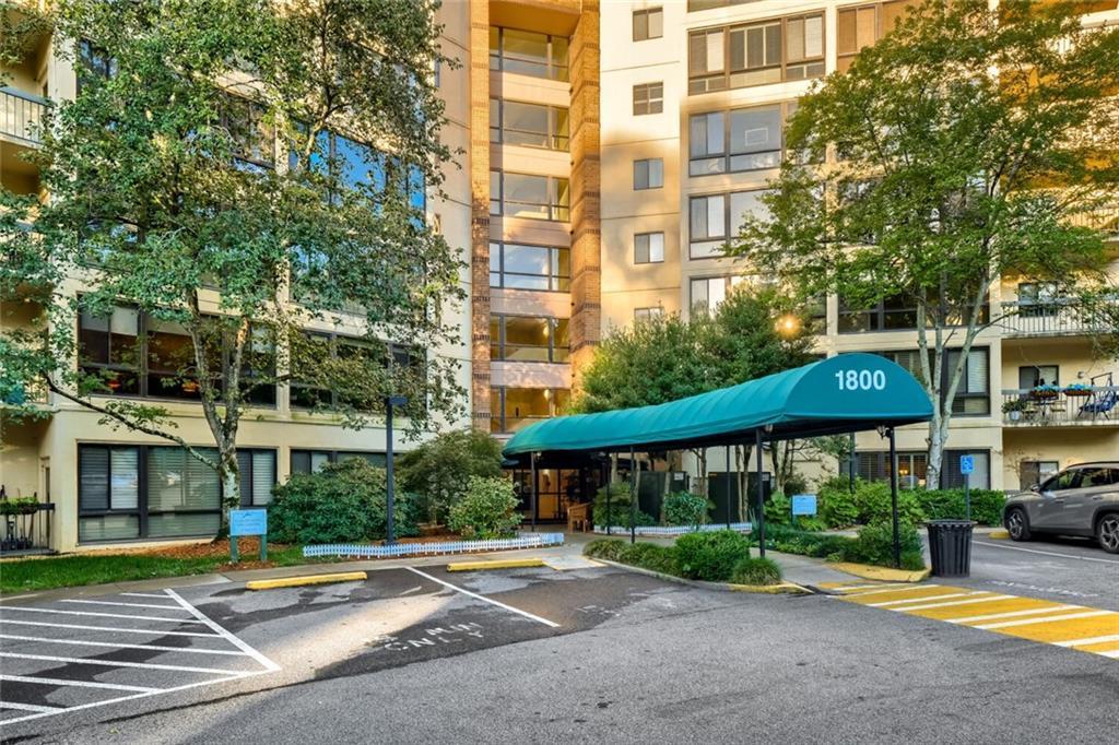 1800 Clairmont Lake #218, Decatur, GA 30033