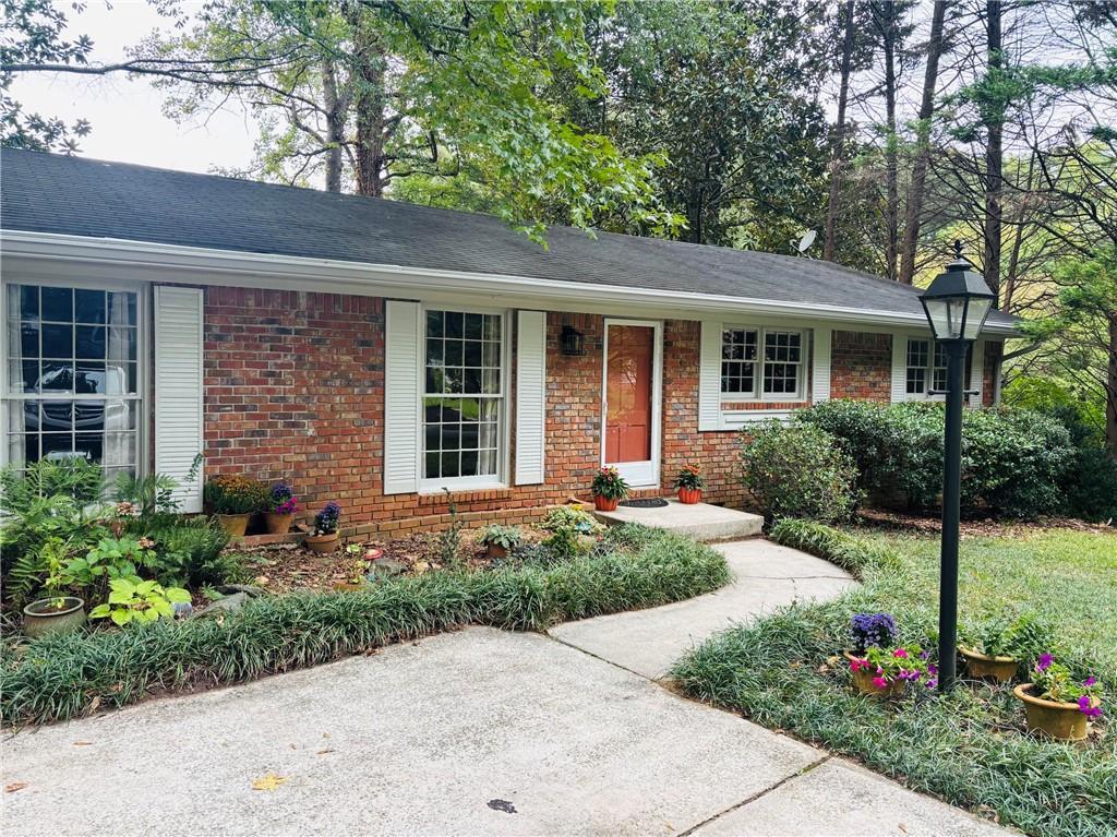 1552 Edinburgh Dr., Tucker, GA 30084
