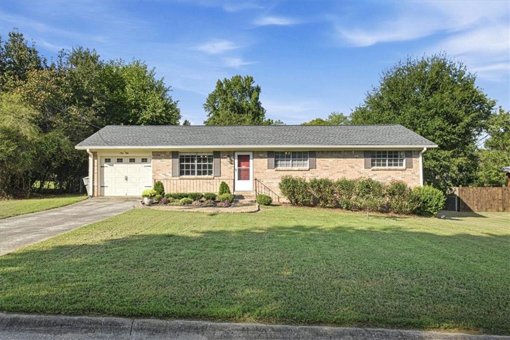 950 Meadowbrook Ln., Conyers, GA 30012