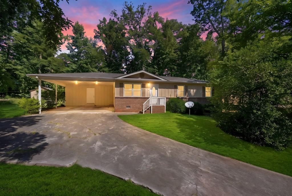 490 Valley Creek Rd., Mableton, GA 30126