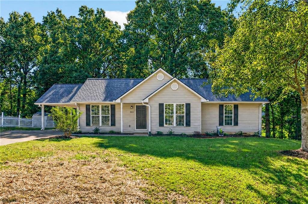 5545 Sallee Dr., Oakwood, GA 30566