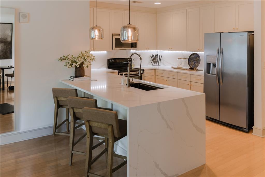 950 W Peachtree St. #814, Atlanta, GA 30309