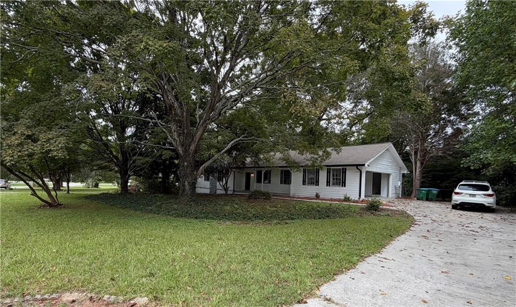 3346 San Antonio Dr., Snellville, GA 30039