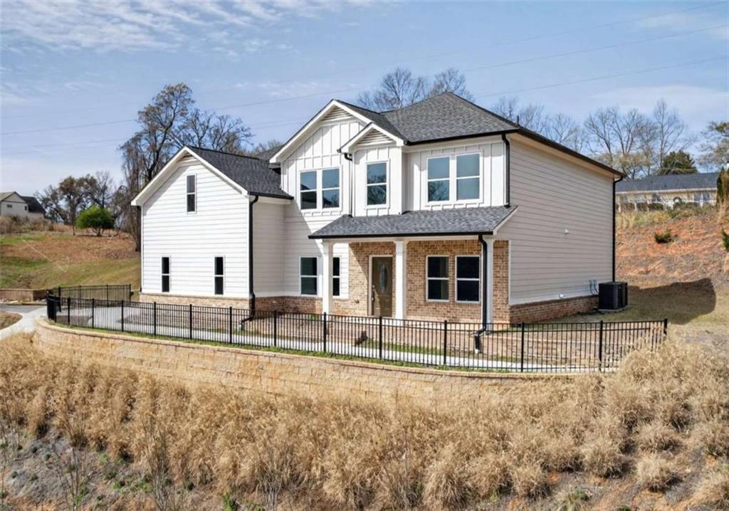 1226 Bloomsbury Ln., Gainesville, GA 30501