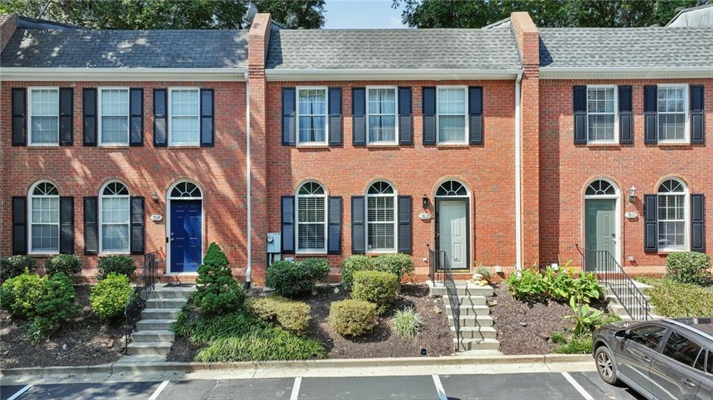 7810 Saint Charles Sq., Roswell, GA 30075