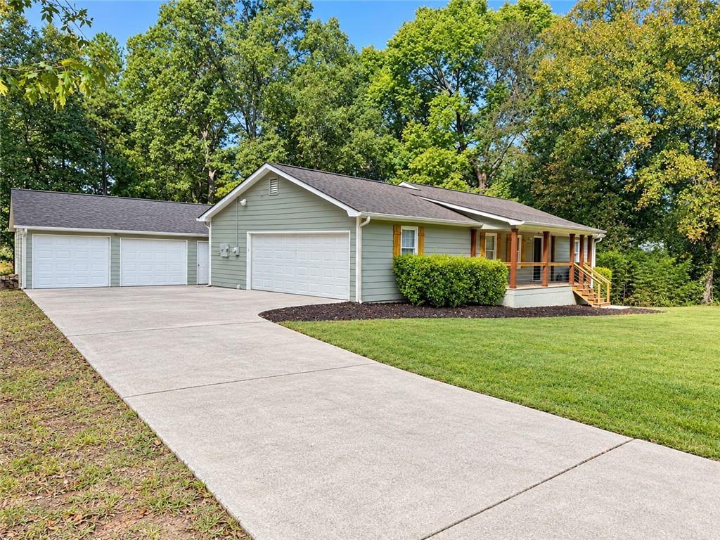 611 Calloway Dr., Rockmart, GA 30153