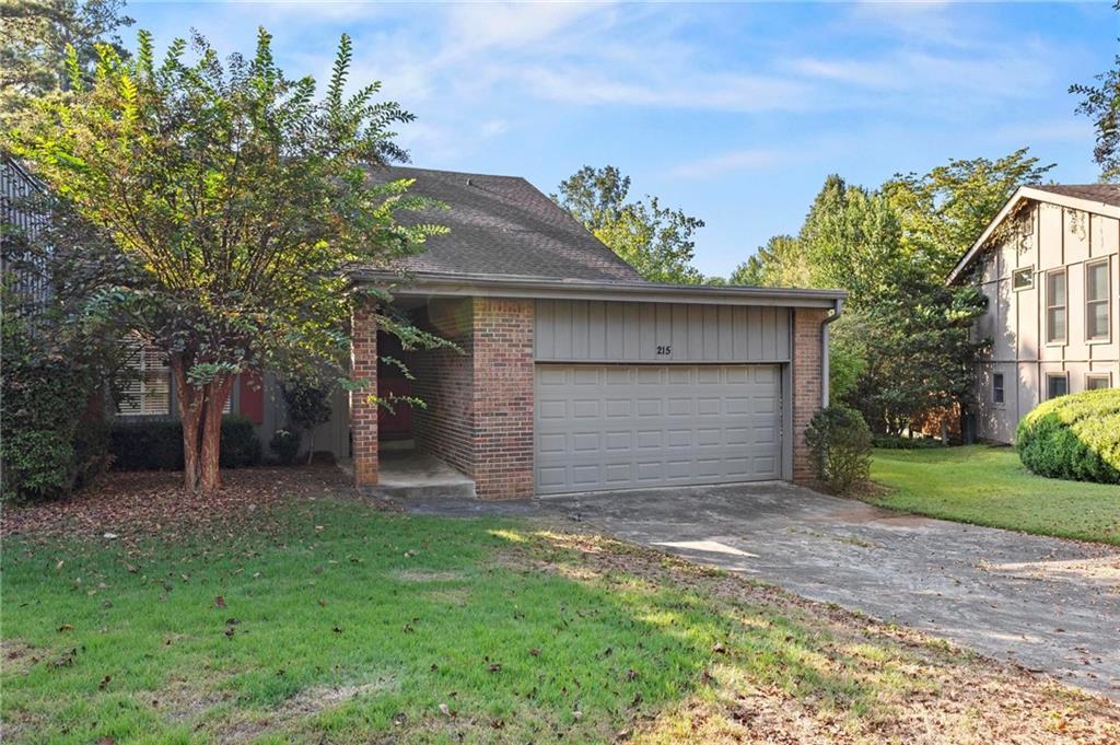 215 Leeward Ln., Roswell, GA 30076